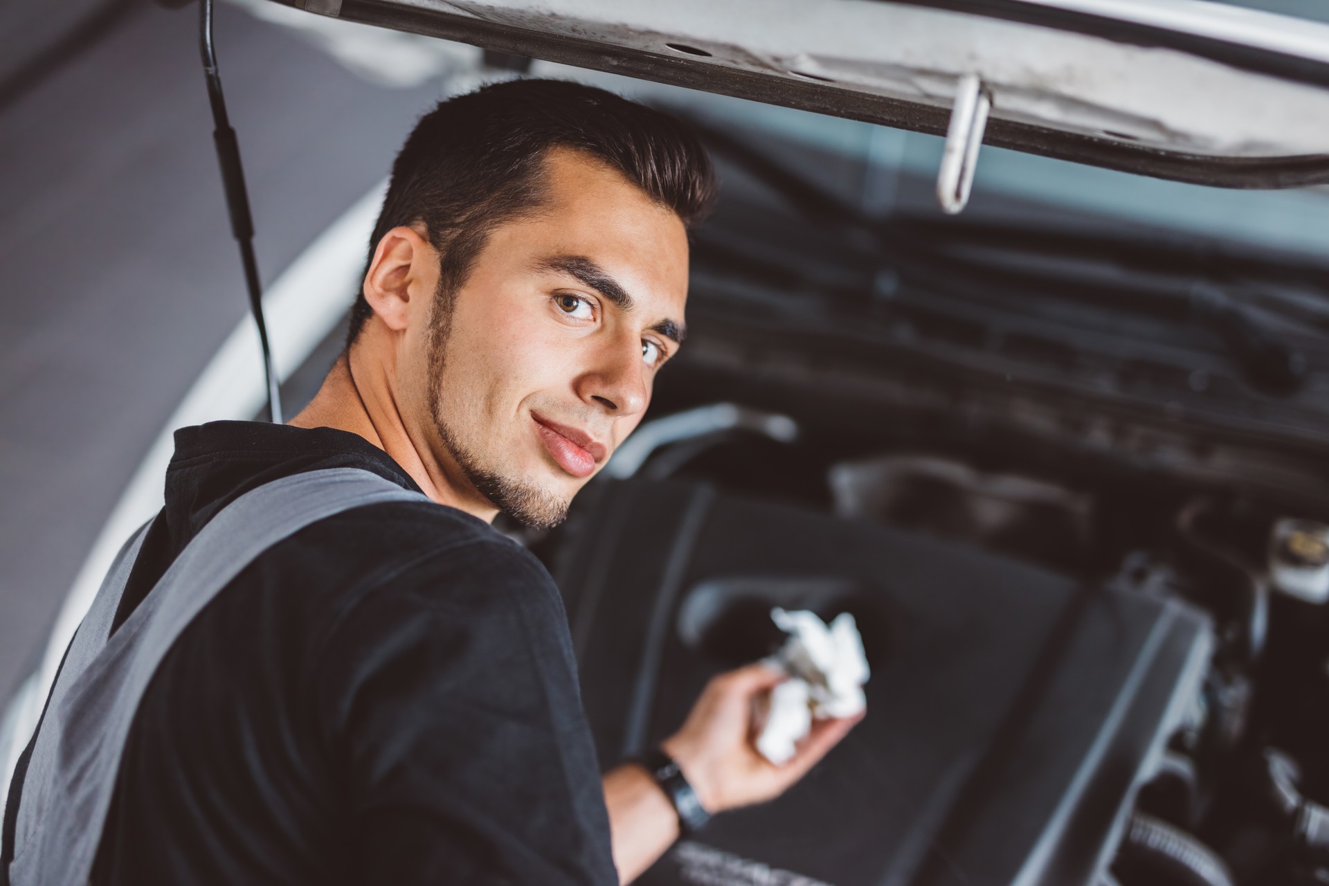 Car mechanic in workshop